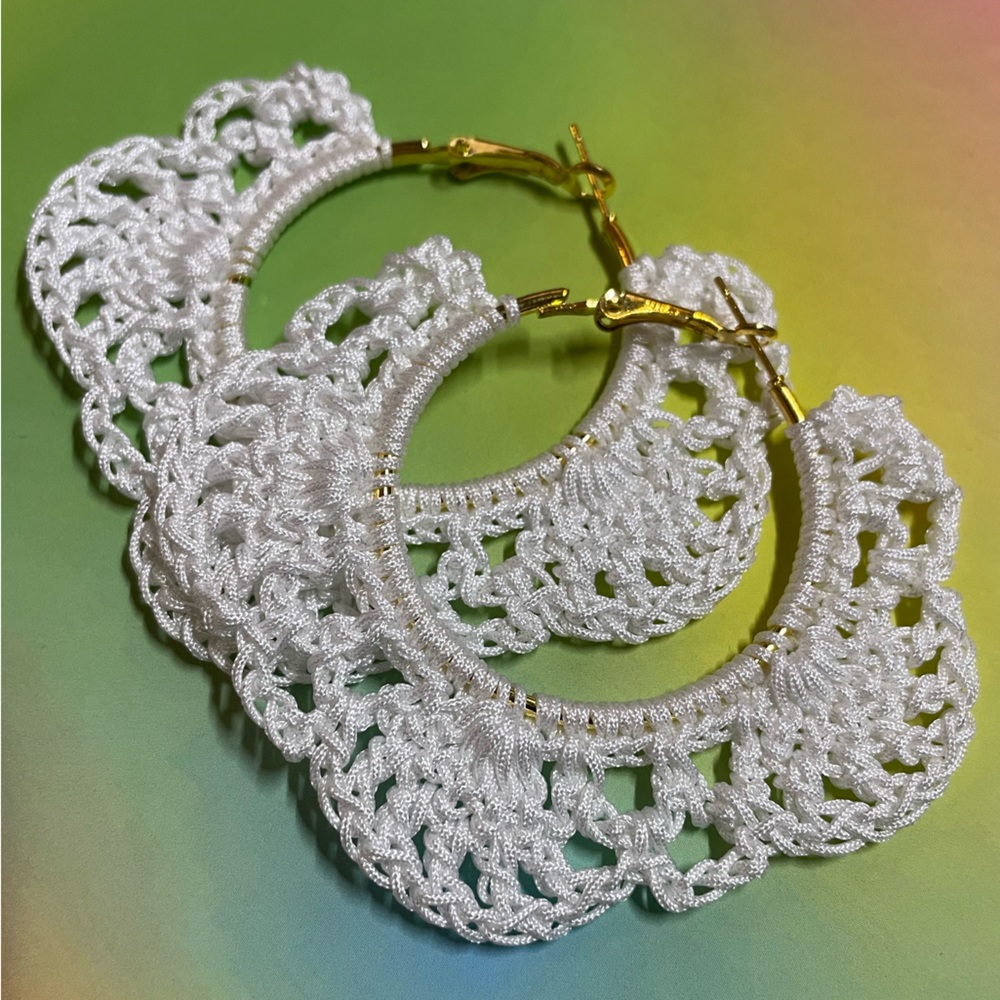 ❌SOLD❌CROCHET LACEY HOOP EARRINGS- WHITE
